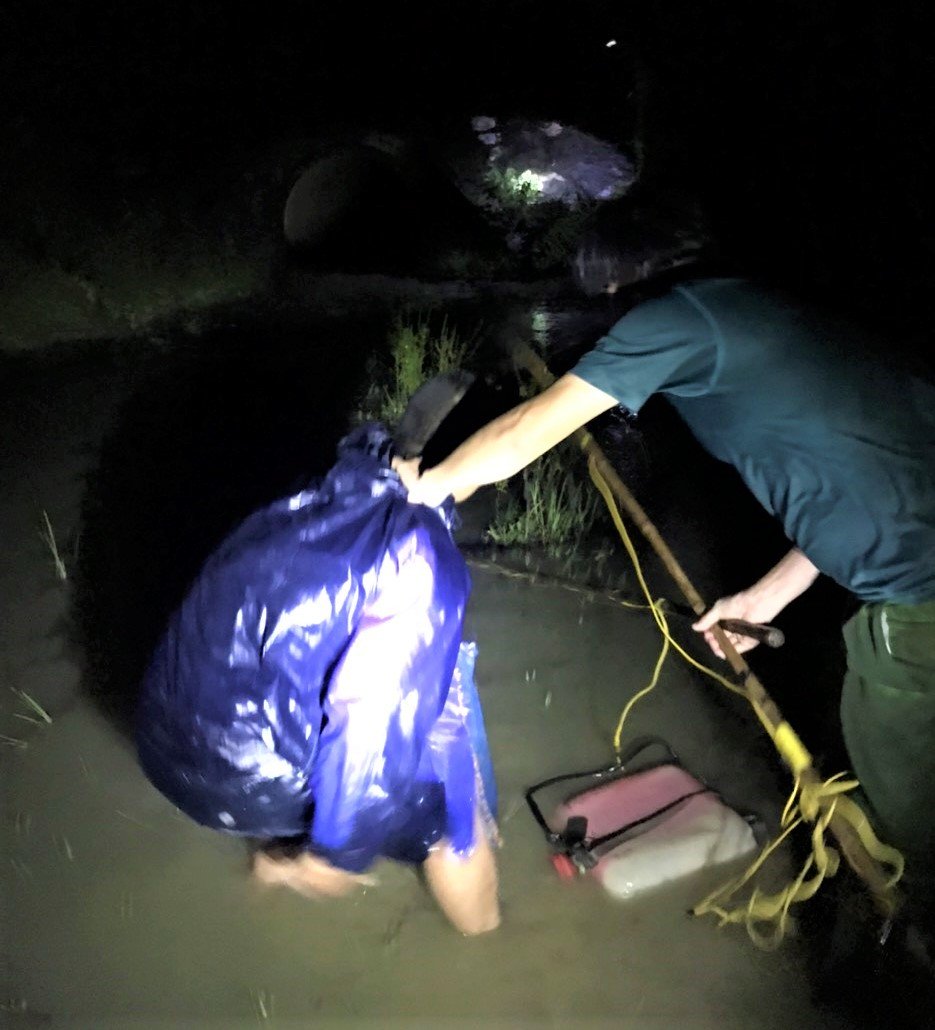 3 đối tượng đánh bắt cá bằng xung điện ở Hương Khê bị xử phạt 11 triệu đồng và tịch thu công cụ.