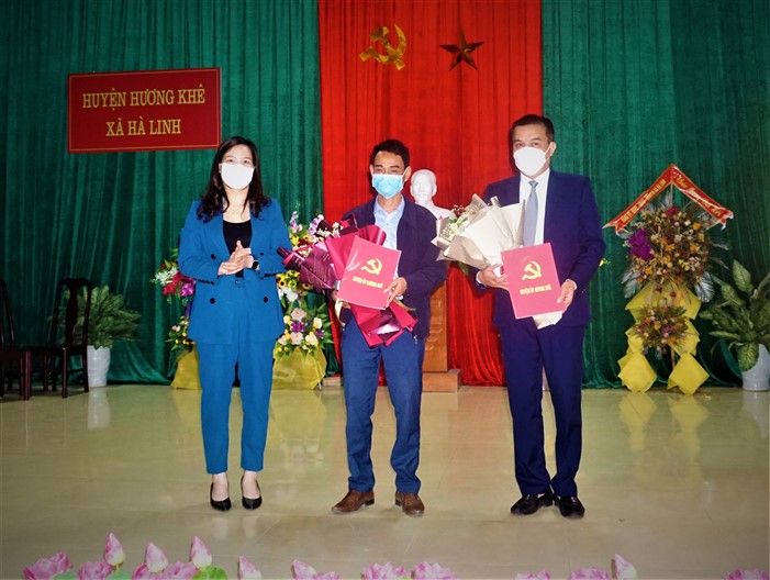 Ban Thường vụ Huyện ủy công bố các QĐ về công tác cán bộ xã Hà Linh