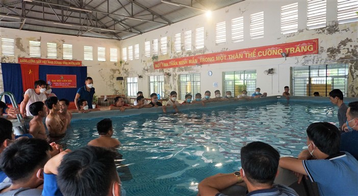Sau tập huấn, trên 150 đồng chí cán bộ Văn hóa, cộng tác viên, tình nguyện viên biết kỹ năng dạy Bơi