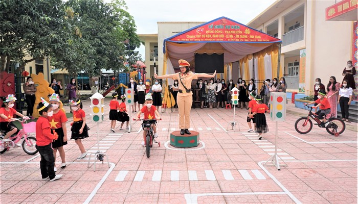 Ấn tượng chương trình “Tôi yêu Việt Nam” Trường Mầm non Bông sen  
