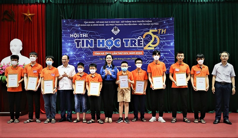 Đoàn Hương Khê giành 1 giải Nhì và 3 giải Ba tại Hội thi tin học trẻ toàn tỉnh năm 2022