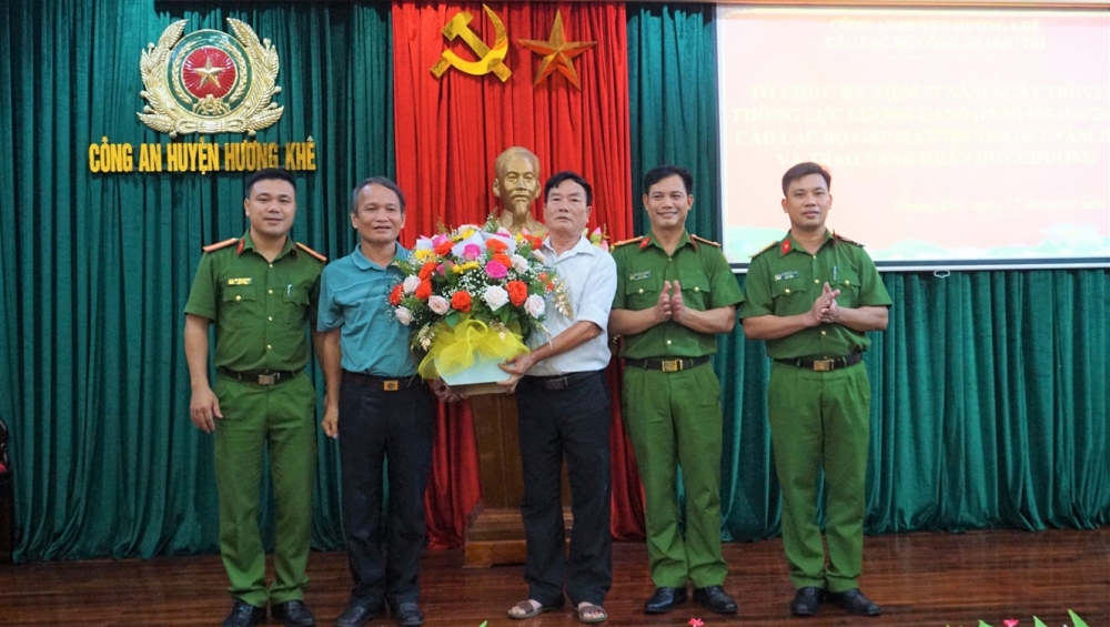 Câu lạc bộ hưu trí Công an Hương Khê gặp mặt nhân ngày truyền thống Công an nhân dân Việt Nam 