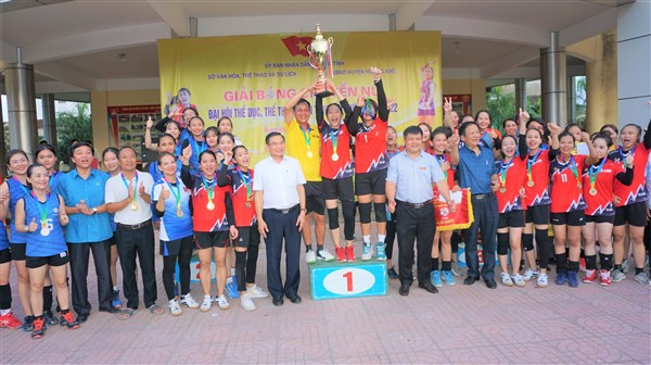 Hương Khê đạt cúp giải Bóng chuyền nữ toàn tỉnh năm 2022