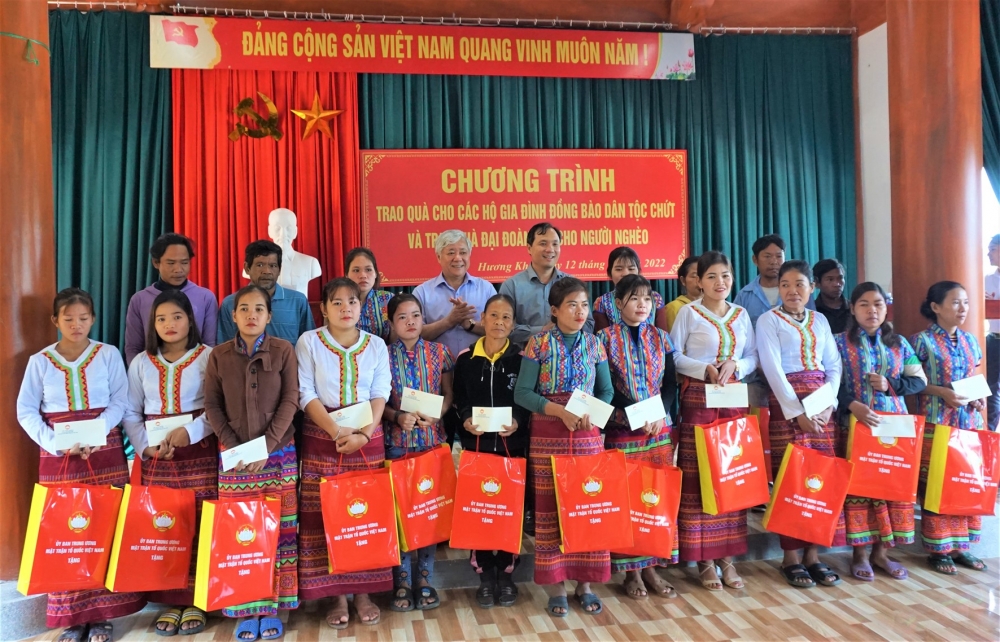 Chủ tịch Ủy ban Trung ương MTTQ Việt Nam làm việc với  huyện Hương Khê 
