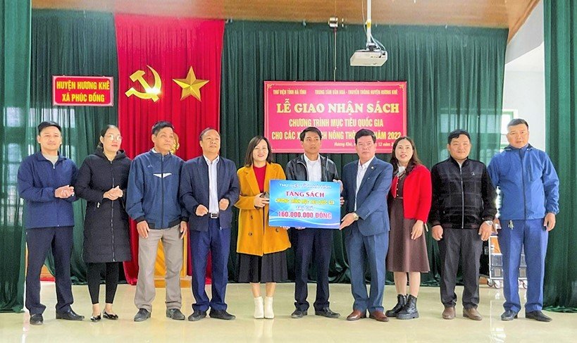 8 xã huyện Hương Khê được tặng 3.100 đầu sách trị giá 160 triệu đồng