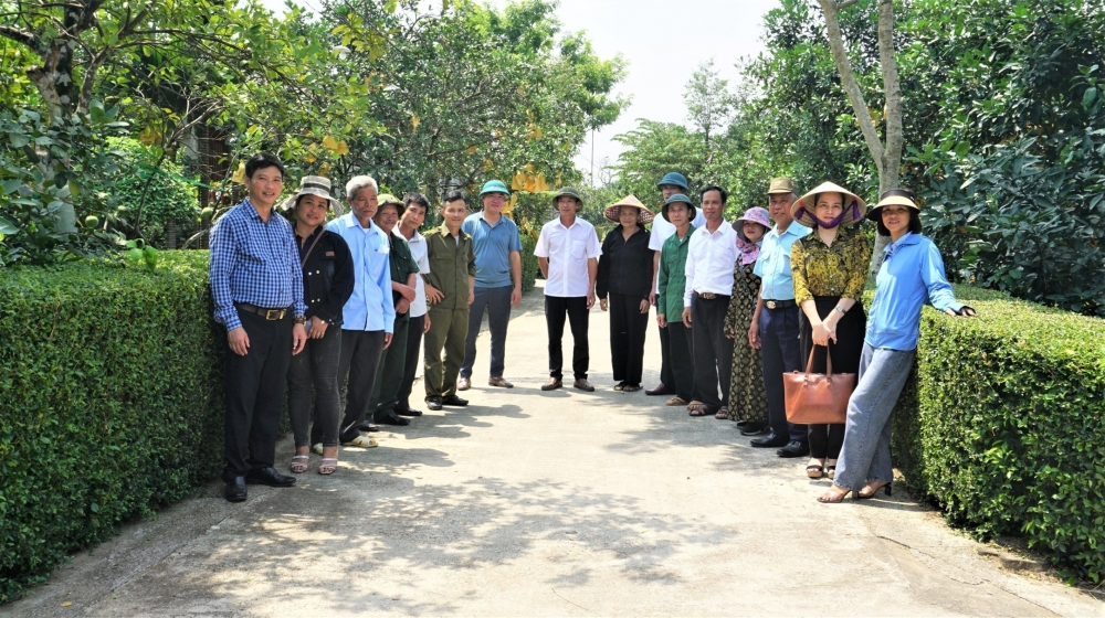 Tham quan, học tập kinh nghiệm xây dựng NTM tại thôn La Khê và thôn Phú Lễ xã Hương Trạch