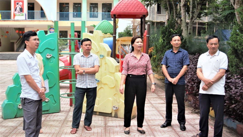 Phó Bí thư Thường trực Huyện ủy kiểm tra tiến độ xây dựng NTM nâng cao tại xã Hương Đô