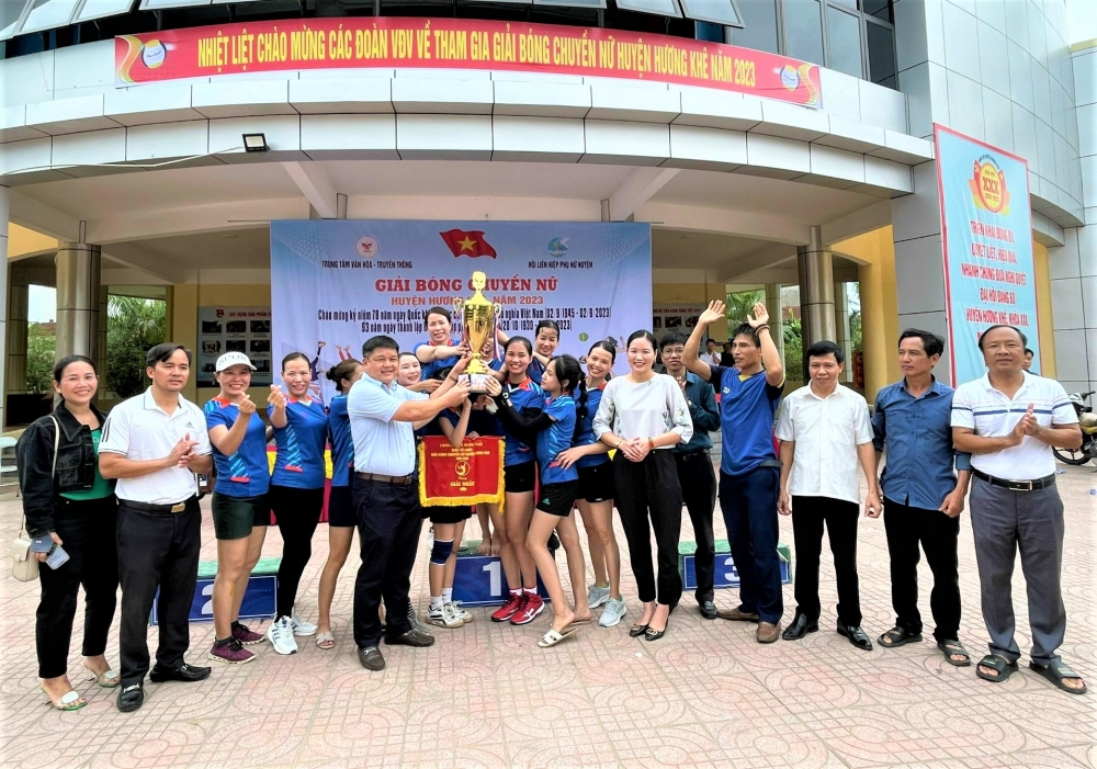 Phúc Trạch xuất sắc đoạt chức vô địch giải Bóng chuyền da nữ huyện Hương Khê