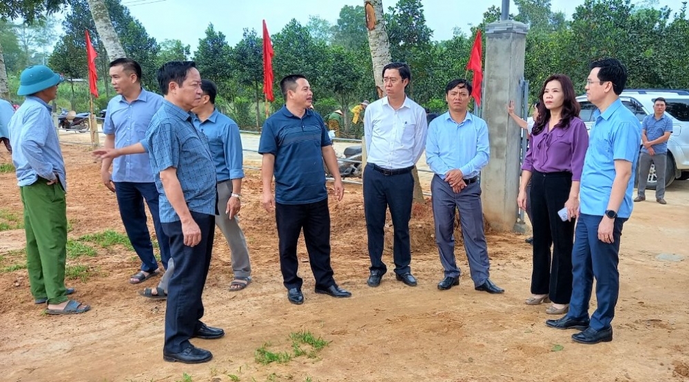 Thường trực Huyện ủy làm việc với 2 xã Điền Mỹ, Hà Linh về xây dựng NTM  