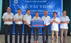 Điện lực Hà Tĩnh hỗ trợ thôn Trung Thành, xã Điền Mỹ xây dựng nông thôn mới trị giá 560 triệu đồng 