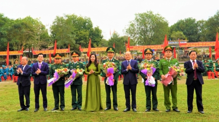 Phó Chủ tịch Thường trực UBND tỉnh dự lễ giao quân tại...