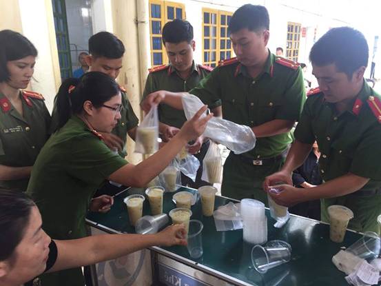 Công an Hương Khê: "Bát cháo tình thương" cho 300 bệnh nhân nghèo