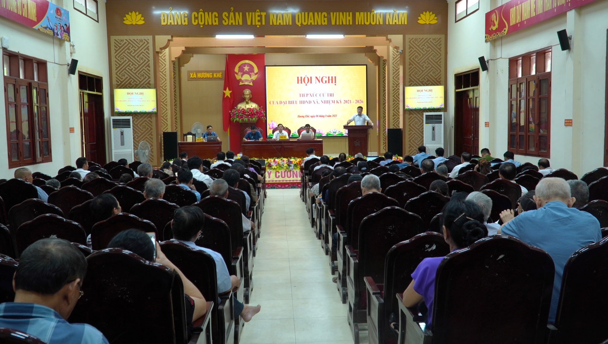 HĐND xã Hương Khê khóa I tiếp xúc cử tri trước kỳ họp thứ II