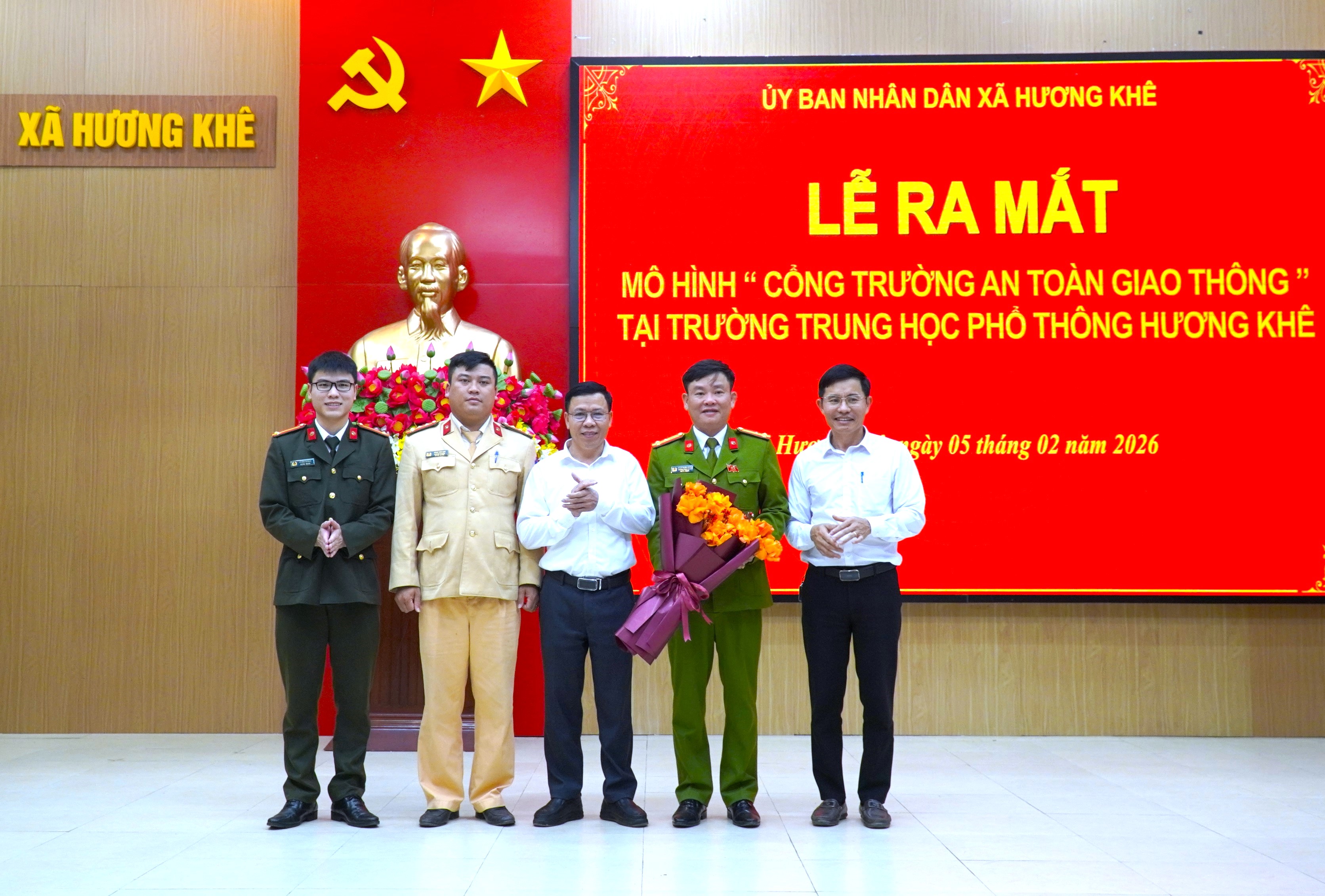 Triển khai mô hình “Cổng trường an toàn giao thông” tại Trường THPT Hương Khê