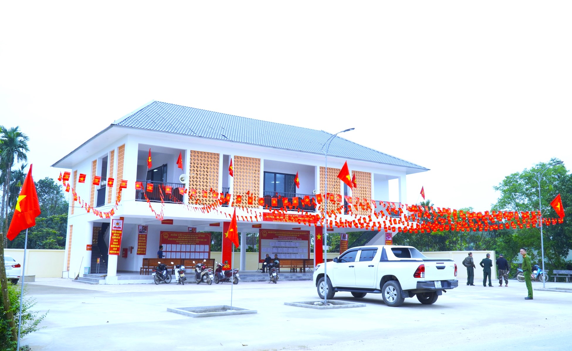 26/26 Tổ bầu cử xã Hương Khê hoàn thành công tác bầu cử 100% cử tri tham gia bỏ phiếu