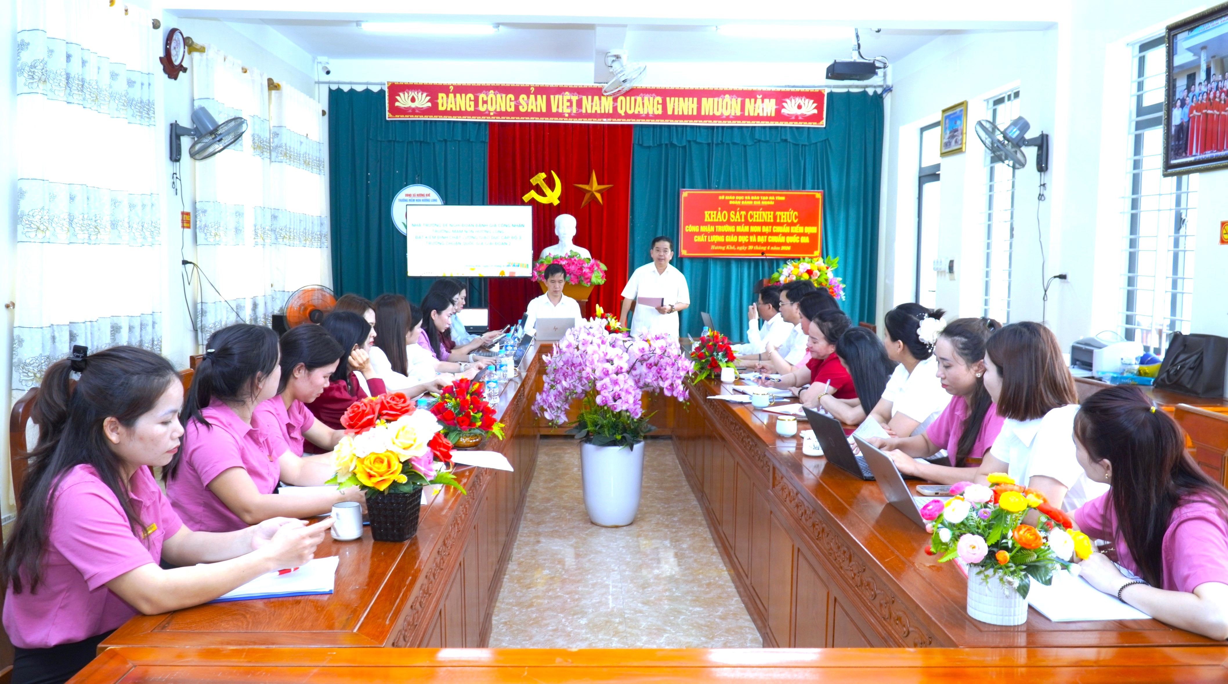 Đoàn đánh giá ngoài – Sở GD&ĐT Hà Tĩnh khảo sát kiểm định chất lượng giáo dục và xét công nhận trường Mầm non Hương Long đạt chuẩn quốc gia