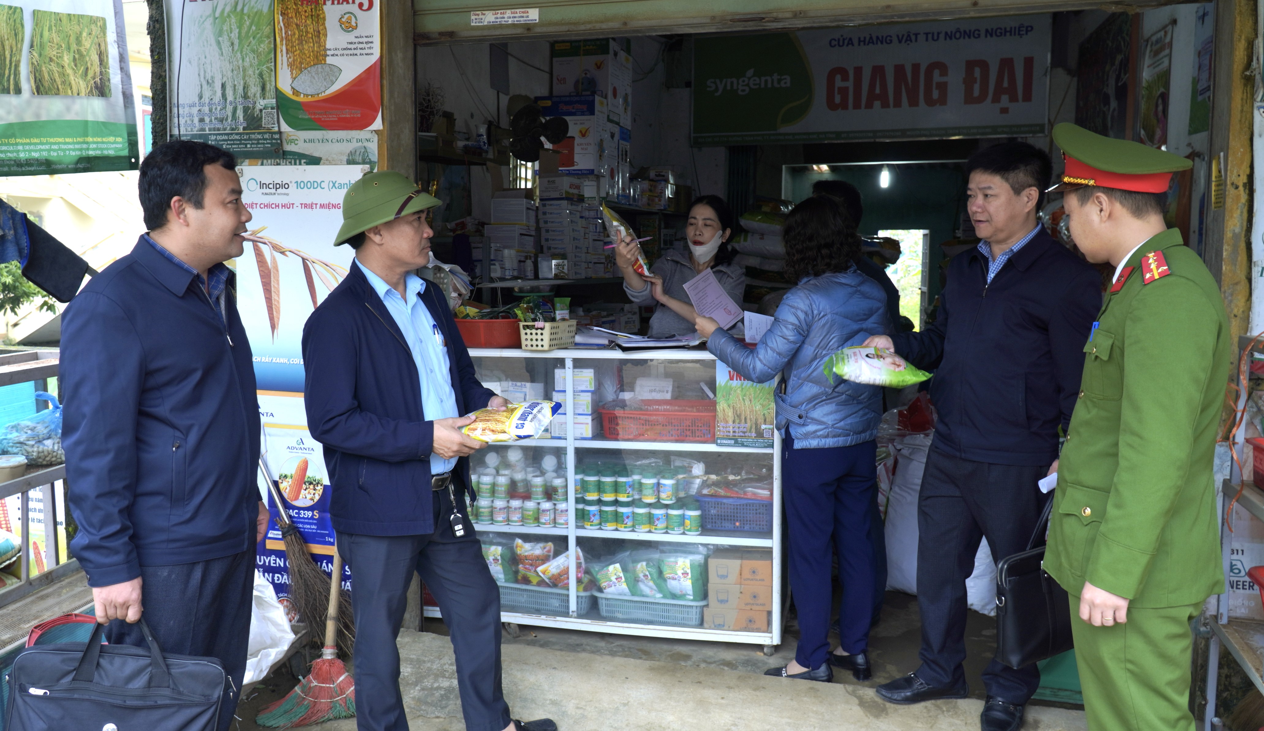 Tăng cường kiểm tra vật tư nông nghiệp phục vụ sản xuất vụ Xuân 2026