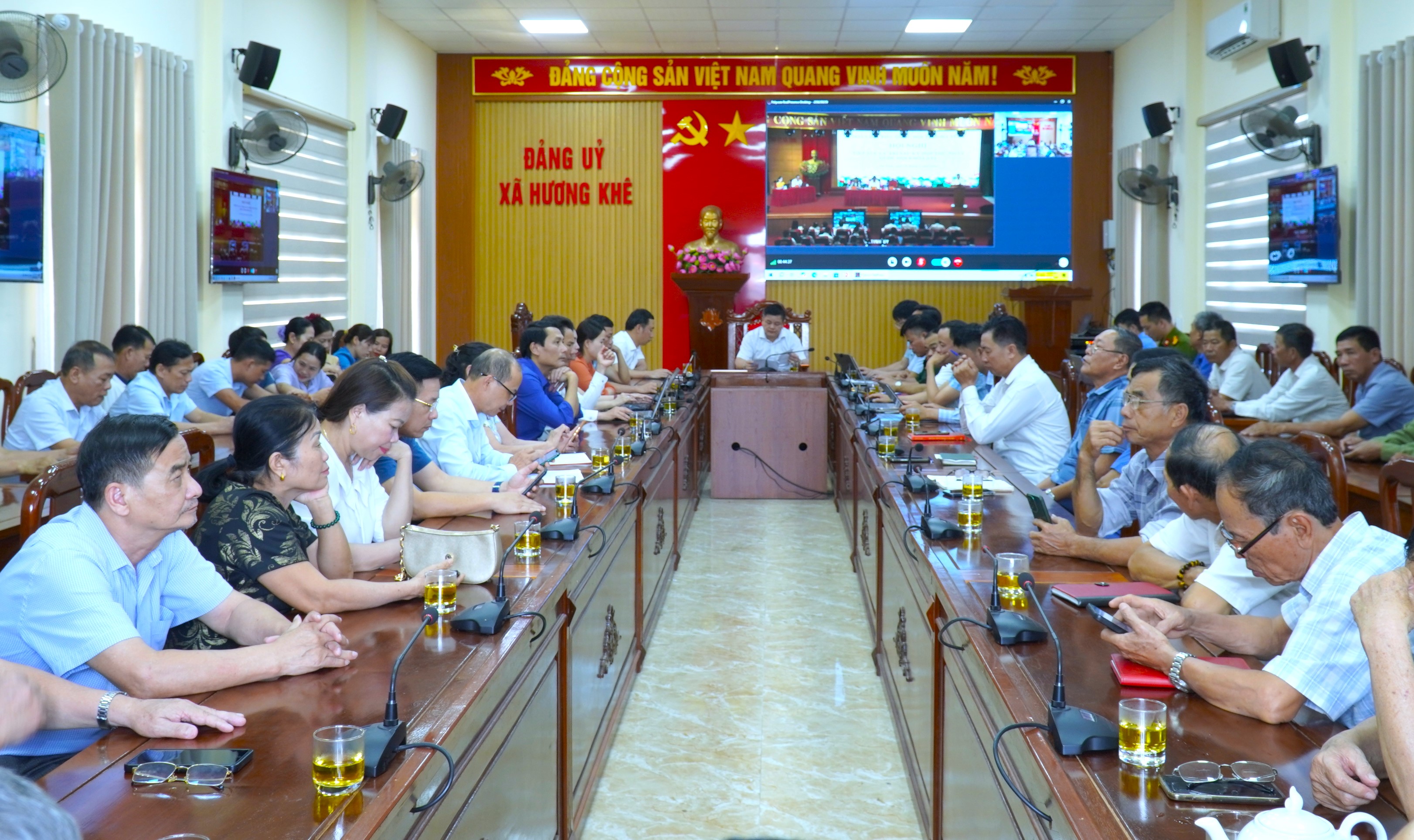 Phó Thủ tướng Thường trực Chính phủ Phạm Gia Túc dự hội nghị tiếp xúc cử tri ở Hà Tĩnh