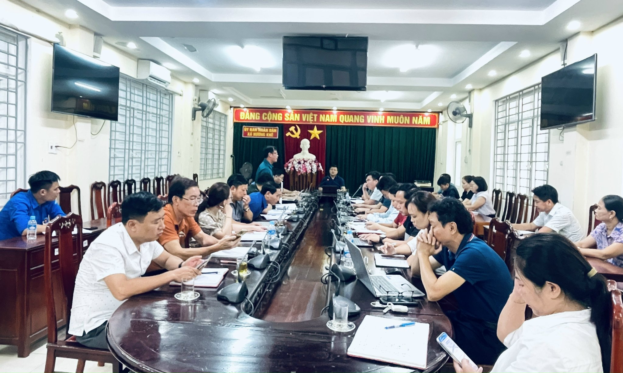 UBND xã Hương Khê triển khai công tác phòng, chống bão số 5 
