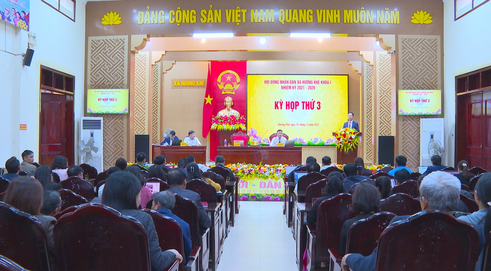 Kỳ họp thứ 3 HĐND xã Hương Khê nhiệm kỳ 2021 - 2026 thông qua 4 Nghị quyết quan trọng