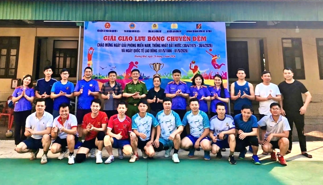 Sôi nổi giải bóng chuyền các cơ quan trên địa bàn xã Hương Khê chào mừng ngày 30/4 và 01/5