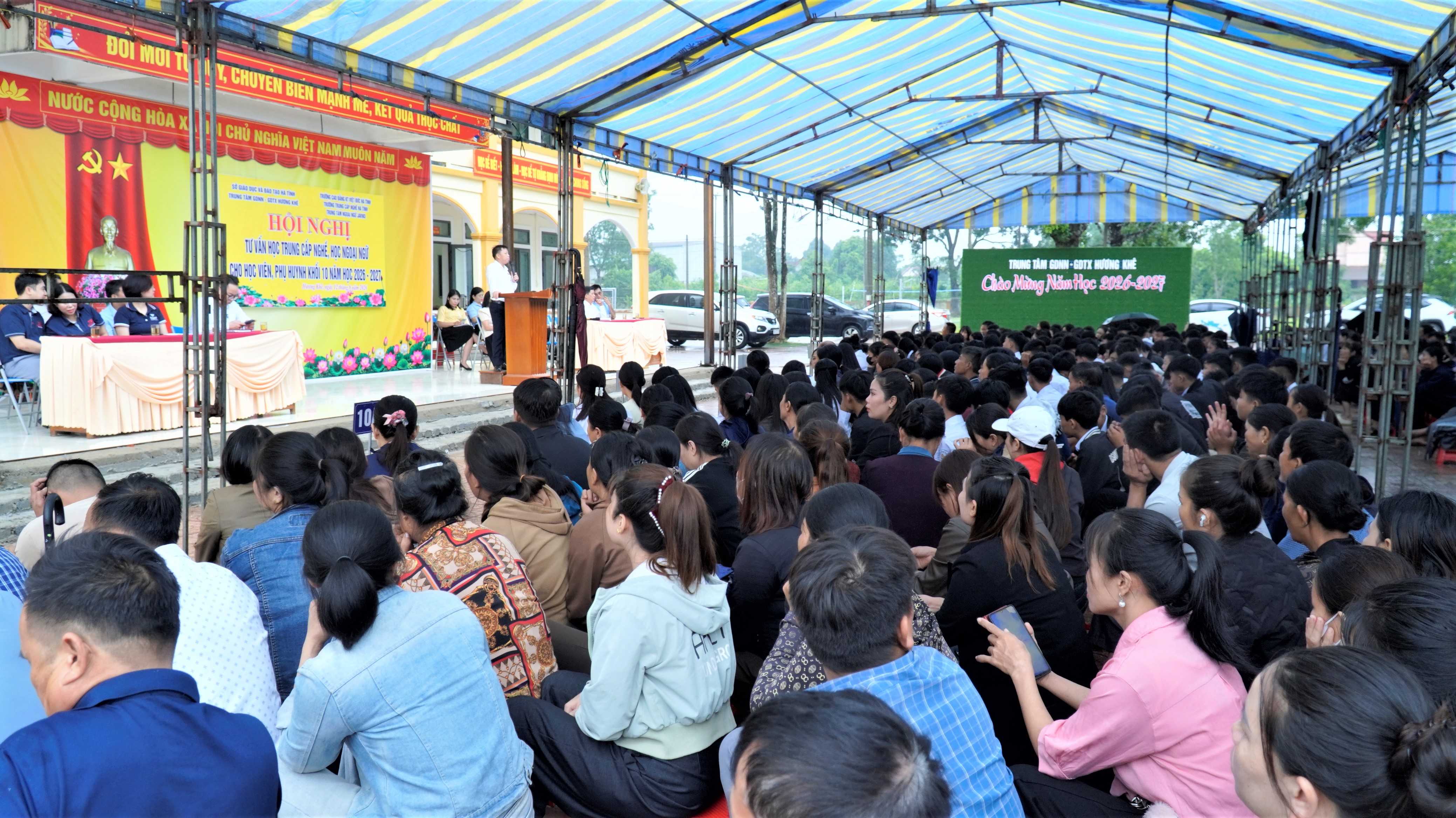 Trung tâm GDNN-GDTX Hương Khê tư vấn học Trung cấp nghề cho phụ huynh và học sinh khối 10
