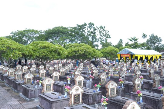Lấy mẫu ADN tại 84 phần mộ liệt sĩ chưa rõ thông tin ở Nghĩa trang Liệt sĩ Hương Khê