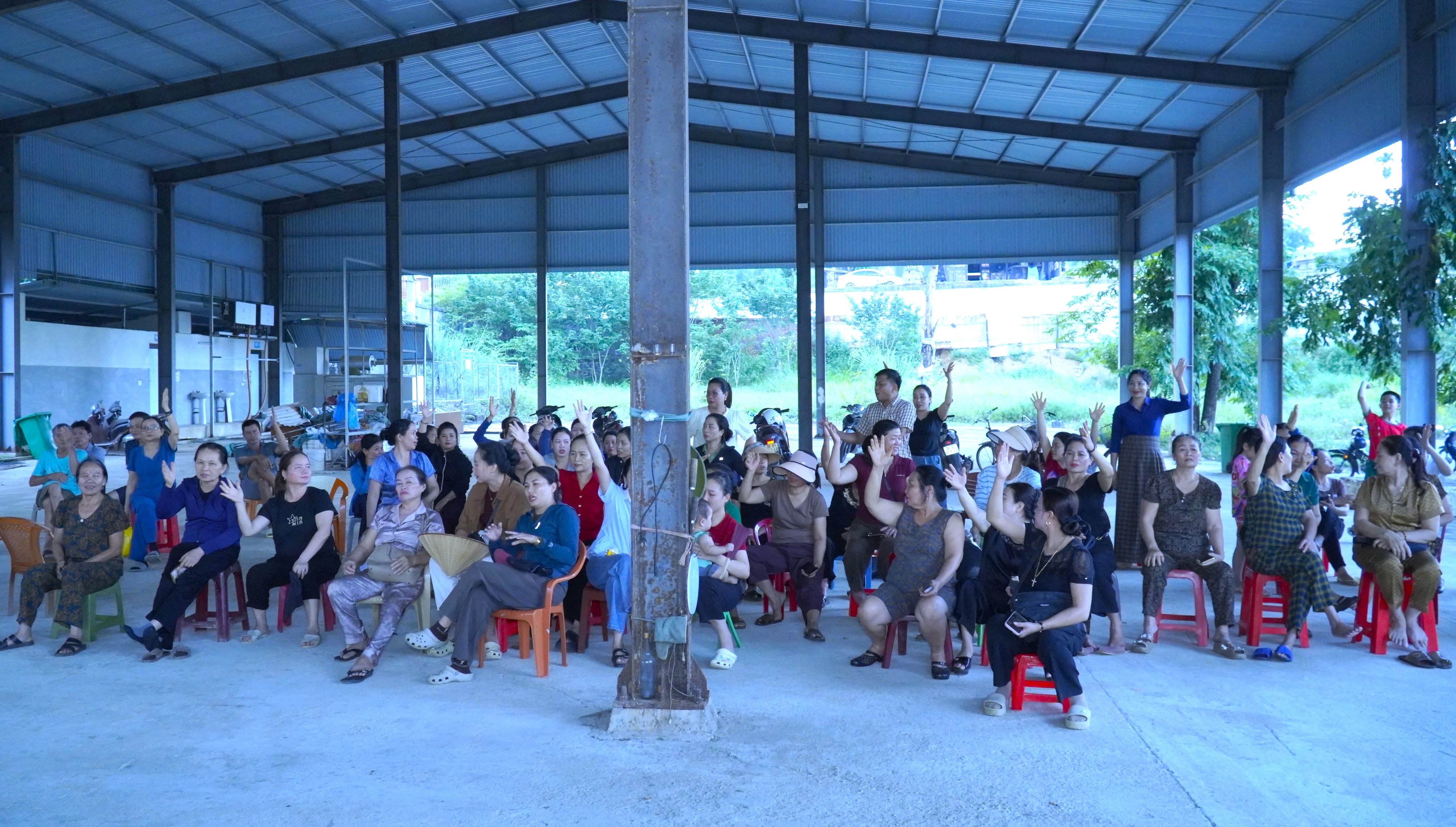 Ban quản lý Chợ Sơn miễn thu phí trông giữ xe, tạo điều kiện thuận lợi cho người dân mua sắm tại Chợ Sơn