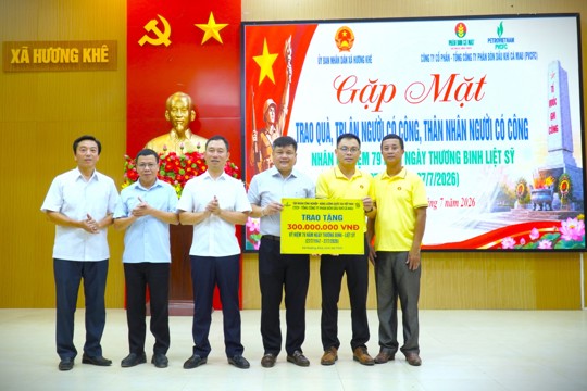 Công ty cổ phần - Tổng Công ty  phân bón dầu khí Cà Mau  trao 1.000 suất quà tri ân gia đình chính sách tại xã Hương Khê  