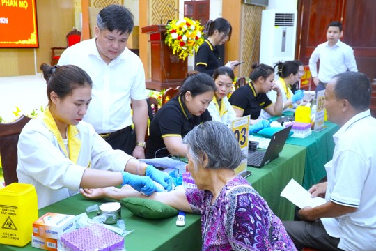 Công an xã Hương Khê phối hợp tổ chức thu nhận mẫu ADN thân nhân liệt sĩ chưa xác định được danh tính