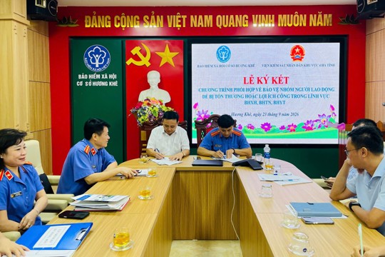 VKSND khu vực 4 và BHXH Cơ sở Hương Khê ký kết chương trình phối hợp thực hiện Nghị quyết 205 của Quốc hội 