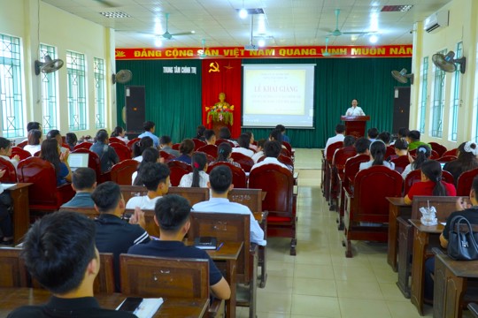 Trung tâm Chính trị xã Hương Khê khai giảng lớp bồi dưỡng lý luận chính trị dành cho đảng viên mới khóa I năm 2026