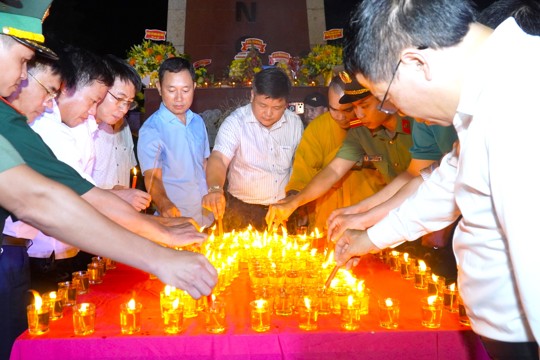 Xã Hương Khê tổ chức Lễ thắp nến tri ân các Anh hùng liệt sĩ
