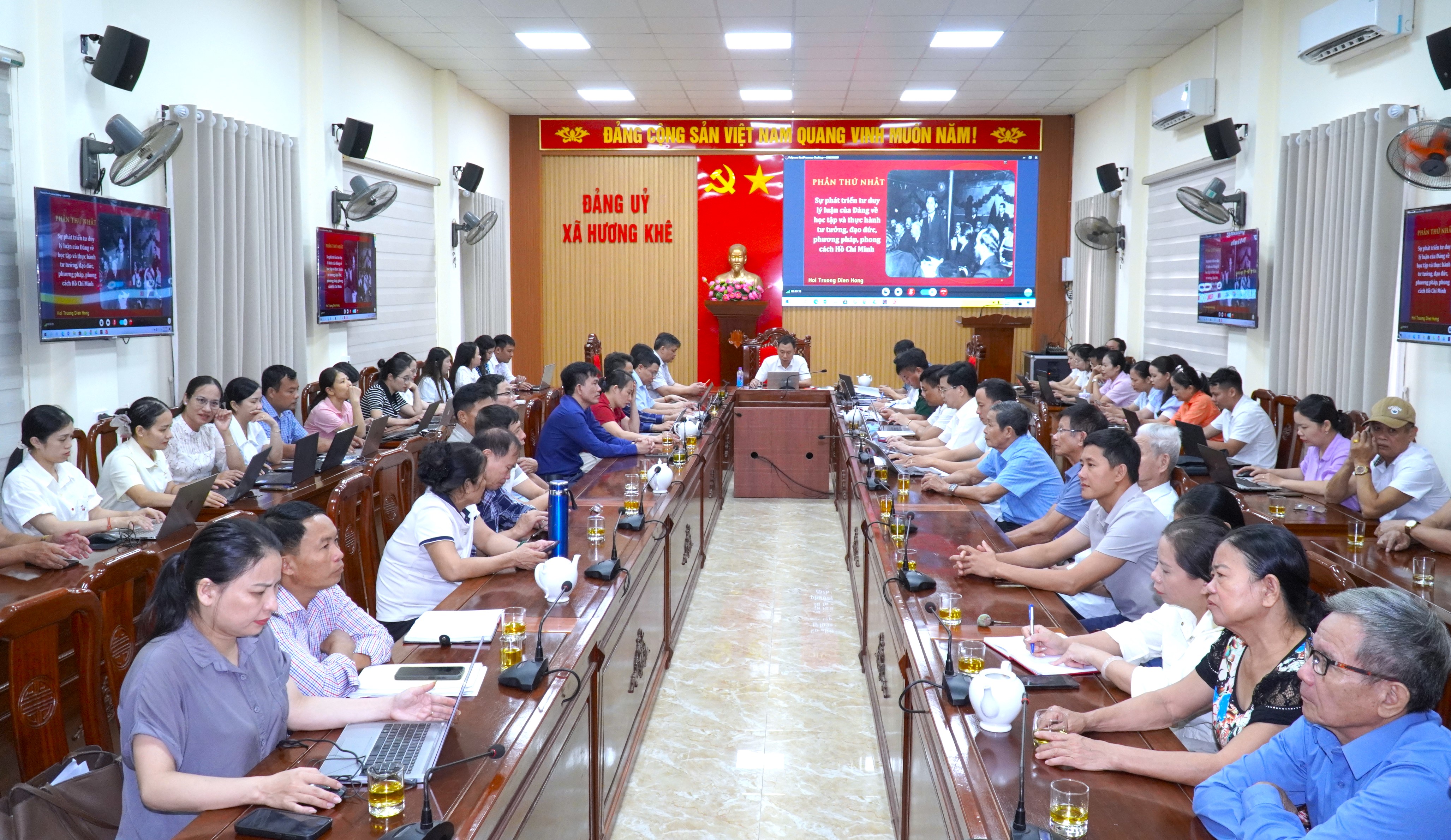 Hương Khê tham dự hội nghị toàn quốc nghiên cứu, học tập, quán triệt và triển khai thực hiện một số Nghị quyết, Chỉ thị của Bộ chính trị