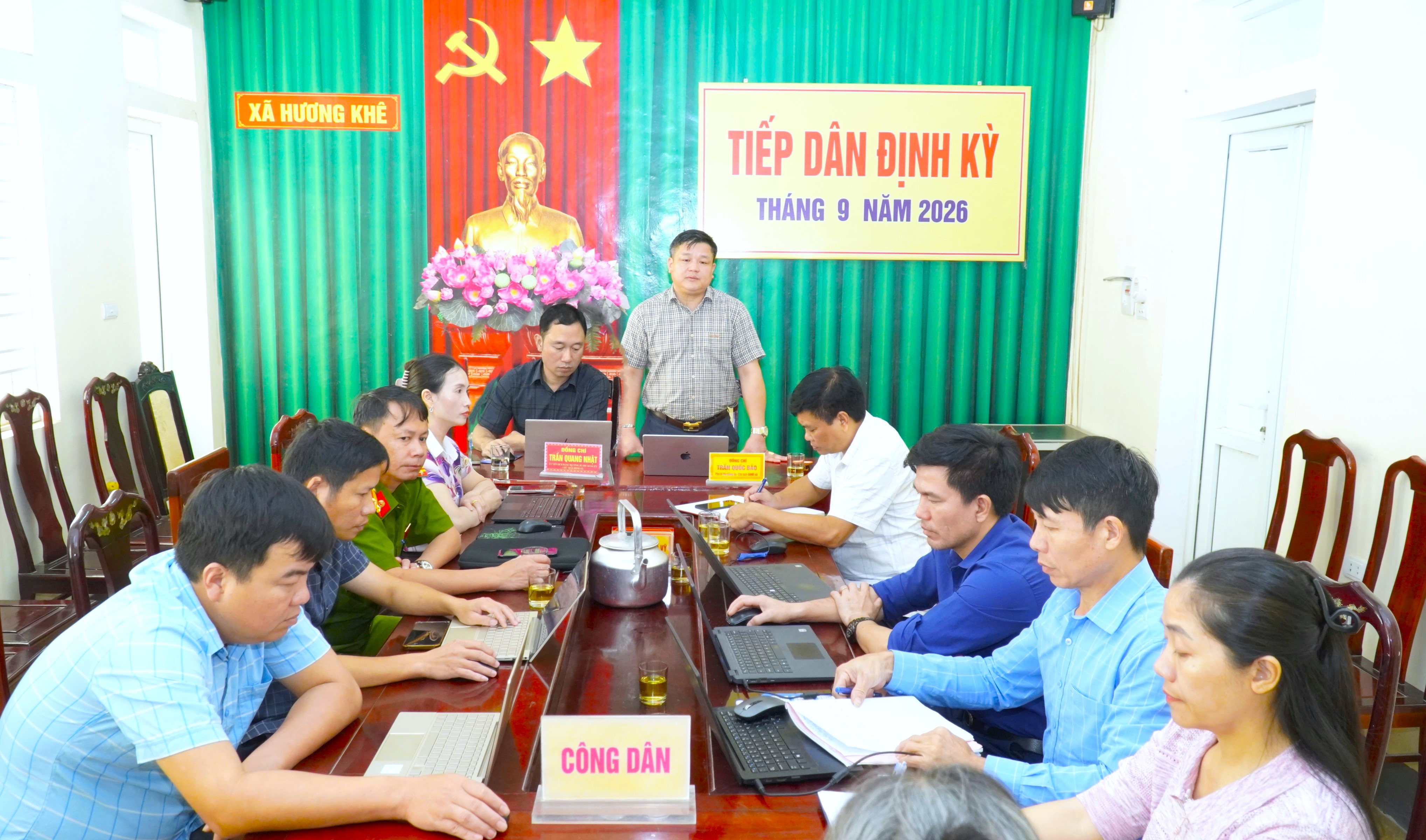 Đồng chí Bí thư Đảng ủy và Chủ tịch UBND xã Hương Khê chủ trì tiếp công dân định kỳ tháng 9 năm 2026