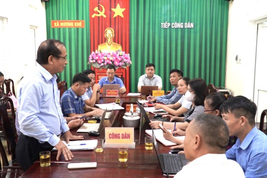 Lãnh đạo xã Hương Khê chủ trì tiếp công dân định kỳ, giải quyết các vụ việc tranh chấp đất đai 