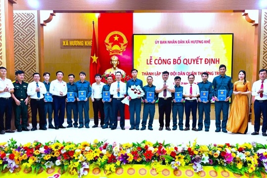 Xã Hương Khê công bố Quyết định thành lập Tiểu đội Dân quân thường trực