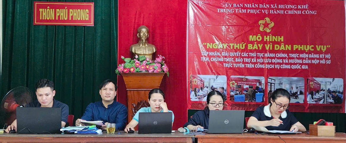 Trung tâm Phục vụ hành chính công xã Hương Khê triển khai mô hình “Ngày thứ Bảy vì dân” tại thôn Phú Phong