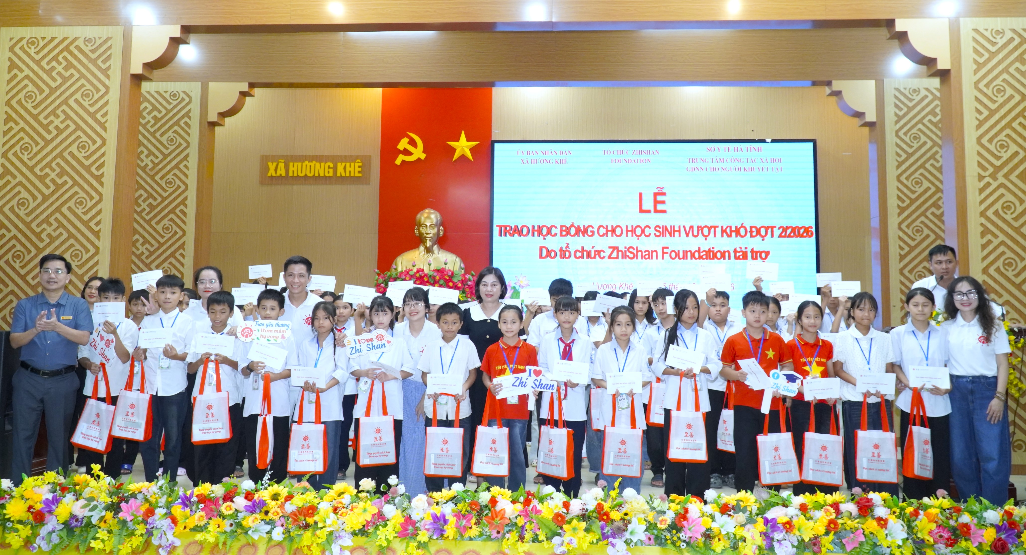 ZhiShan Foundation trao 86 suất học bổng cho học sinh nghèo vượt khó tại khu vực Hương Khê