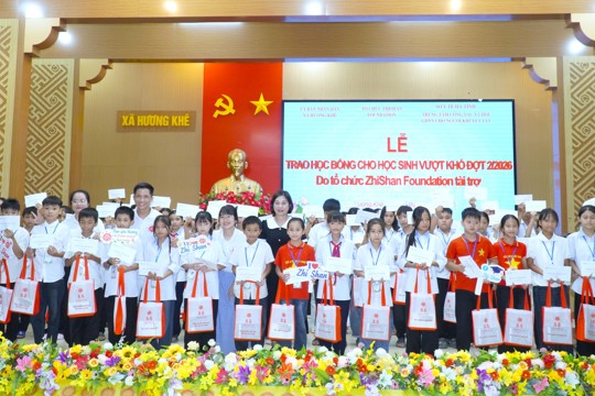 ZhiShan Foundation trao 86 suất học bổng cho học sinh nghèo vượt khó tại khu vực Hương Khê 