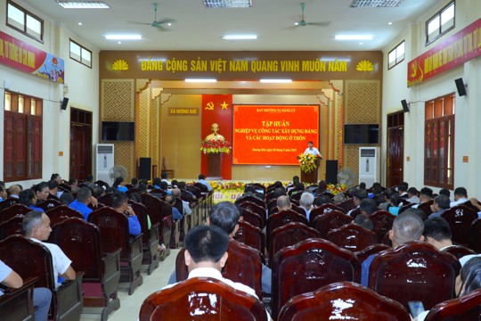 Hương Khê tổ chức tập huấn nghiệp vụ công tác Xây dựng Đảng và kỹ năng hoạt động ở cơ sở