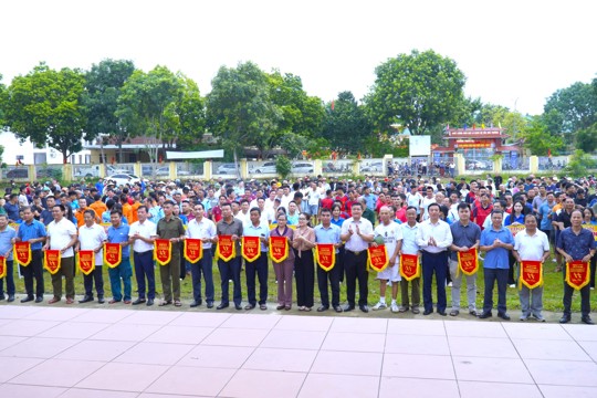 Xã Hương Khê tổ chức Giải kéo co chào mừng Kỷ niệm 81 năm Cách mạng Tháng Tám và Quốc khánh 2/9 