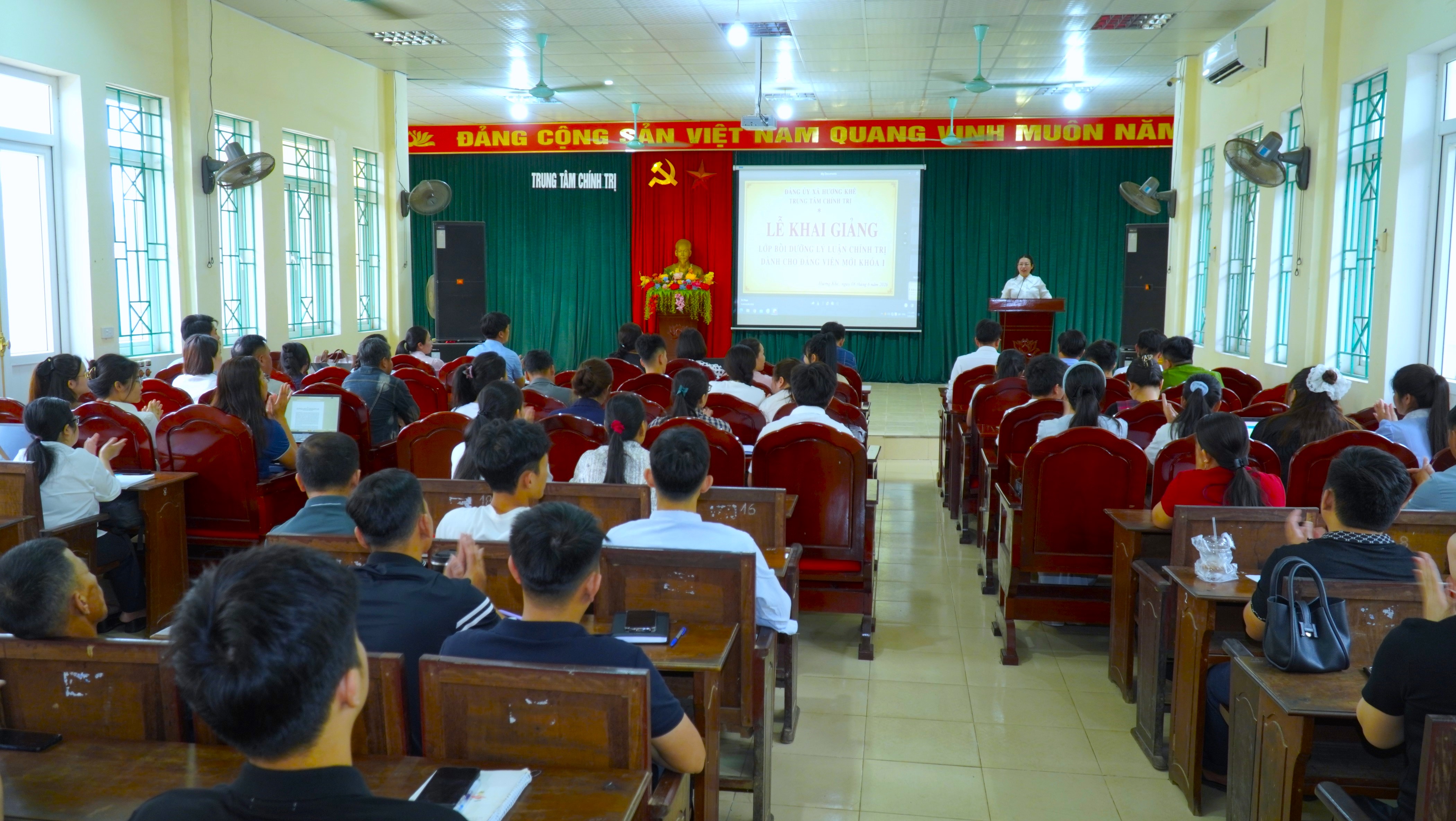 Trung tâm Chính trị xã Hương Khê khai giảng lớp bồi dưỡng lý luận chính trị dành cho đảng viên mới khóa I năm 2026