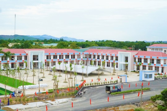 Xã Hương Khê tập trung chuẩn bị các điều kiện cho khai giảng năm học mới và Lễ khánh thành Trường Phổ thông nội trú Tiểu học và THCS Hương Khê 
