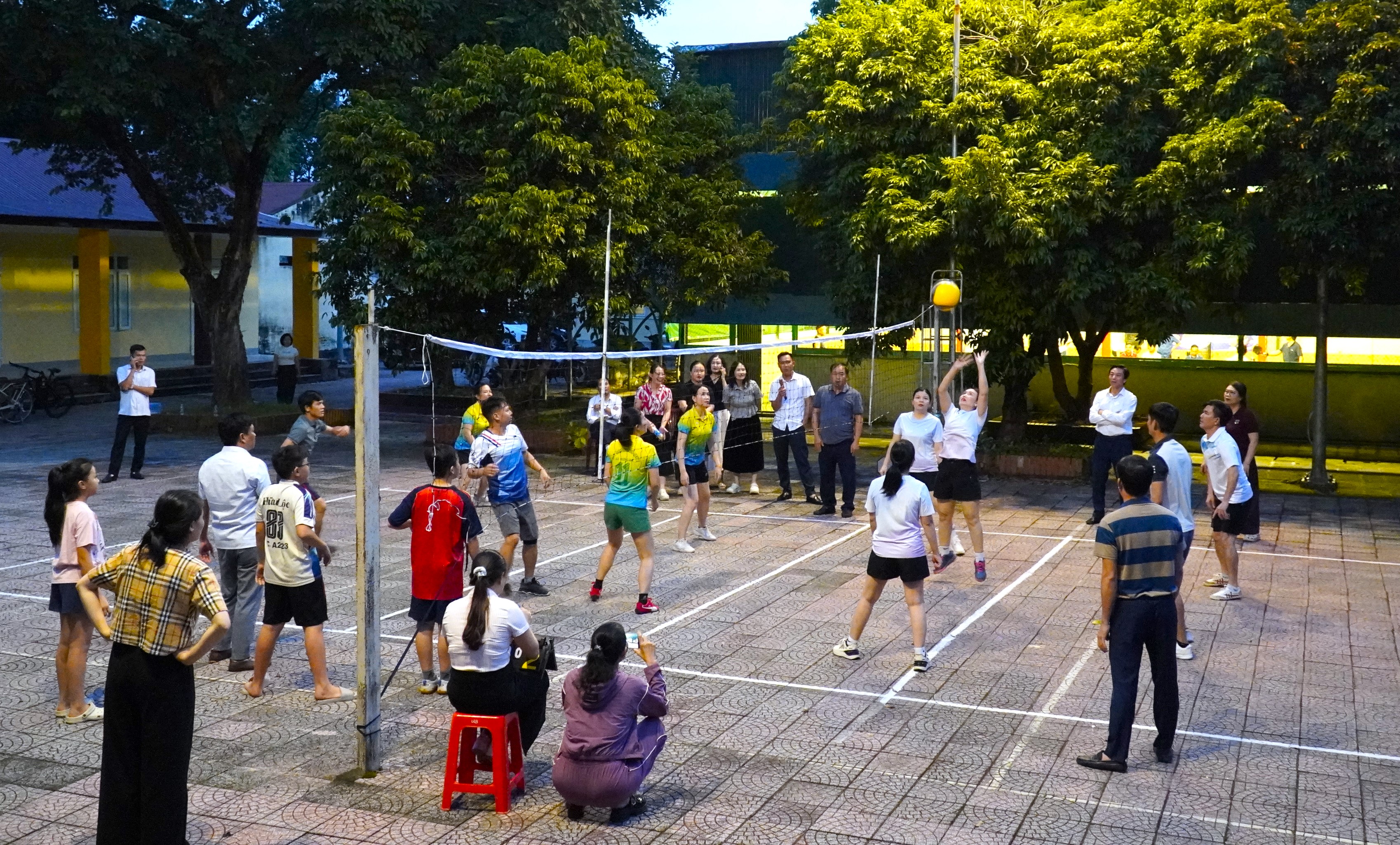 Đảng ủy xã Hương Khê tổ chức giải bóng chuyền hơi và Pickleball chào mừng các ngày lễ trong tháng 10