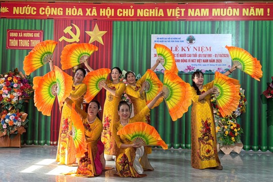 Hội Người cao tuổi xã Hương Khê tổ chức nhiều hoạt động kỷ niệm lần thứ 36 Ngày Quốc tế Người cao tuổi 