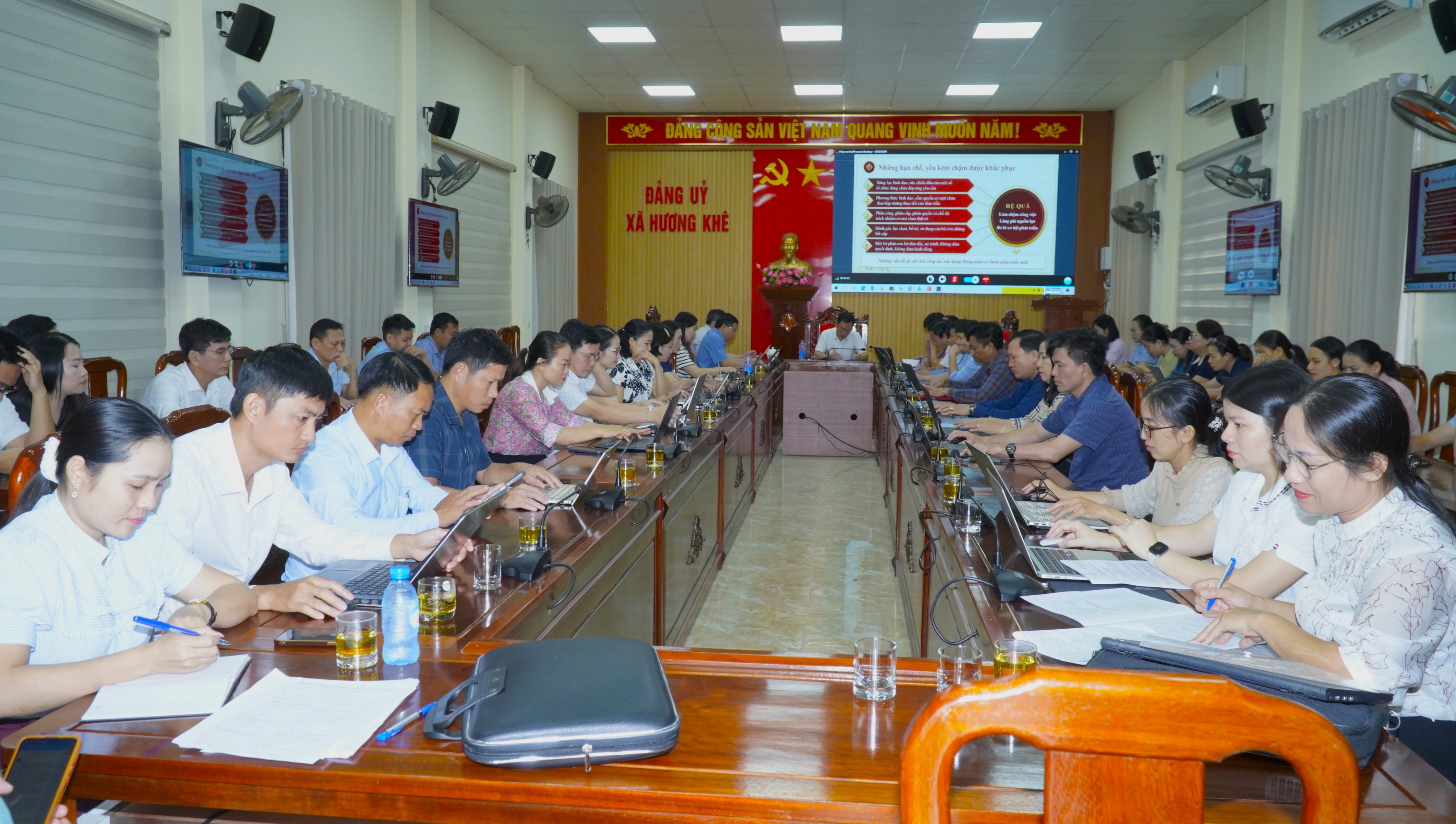 Xã Hương Khê tham dự Hội nghị toàn quốc quán triệt, triển khai thực hiện Nghị quyết Hội nghị Trung ương 4 khóa XIV