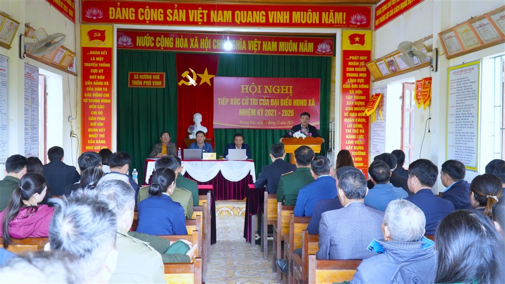 Lãnh đạo xã Hương Khê tiếp xúc cử tri trước kỳ họp HĐND xã cuối năm 2025 