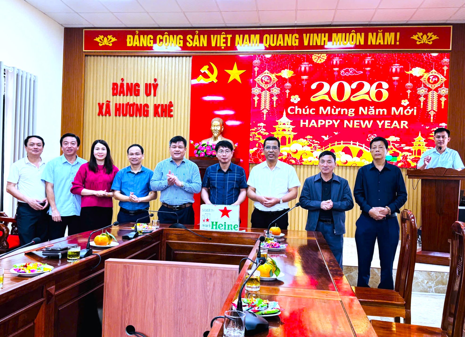 Linh mục Đậu Thanh Minh, Giáo xứ Tân Phương thăm và chúc Tết lãnh đạo xã Hương Khê
