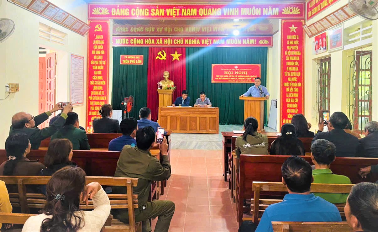 Đại biểu ứng cử HĐND xã Hương Khê tiếp tục tiếp  xúc cử tri, vận động bầu cử tại các tổ bầu cử 
